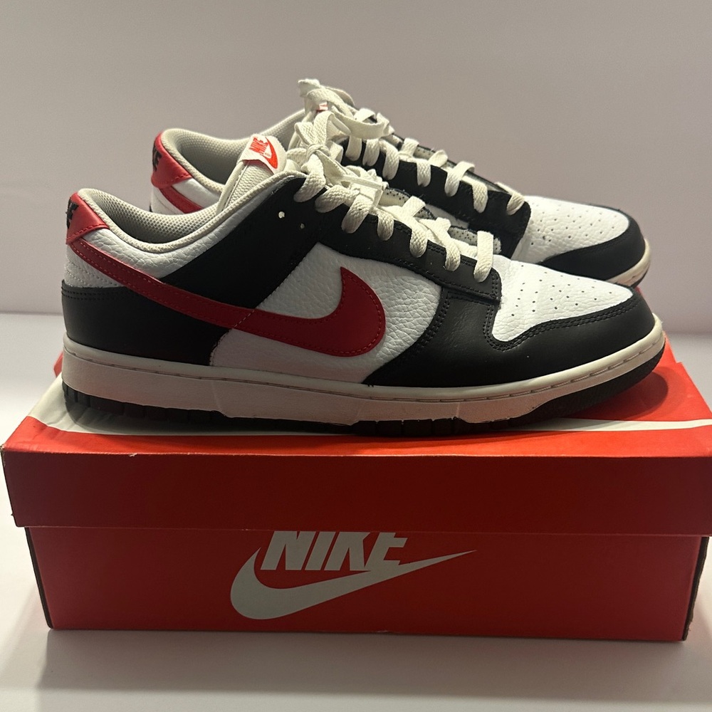 Nike Men's Black, White, and Red Sneakers dunk low retro